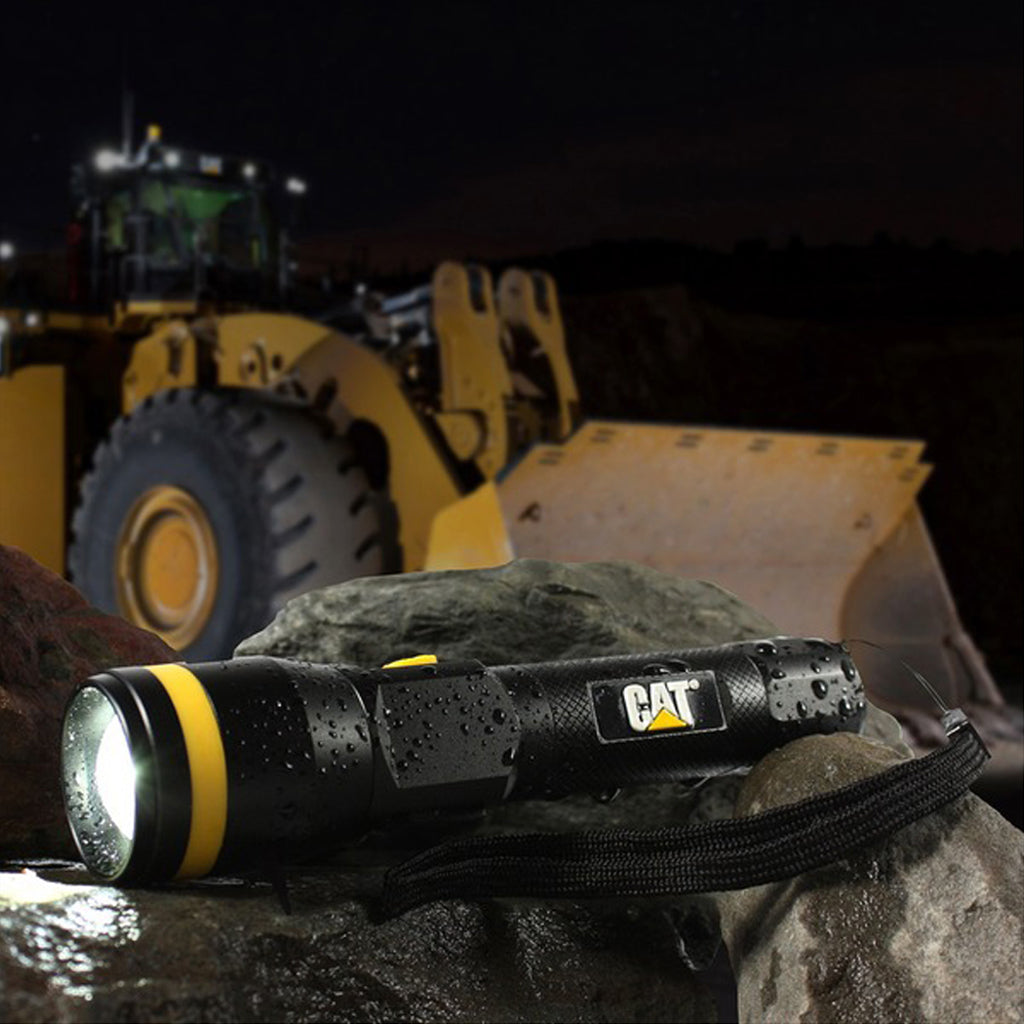 LINTERNA TÁCTICA RECARGABLE CAT CT2505 550 LM