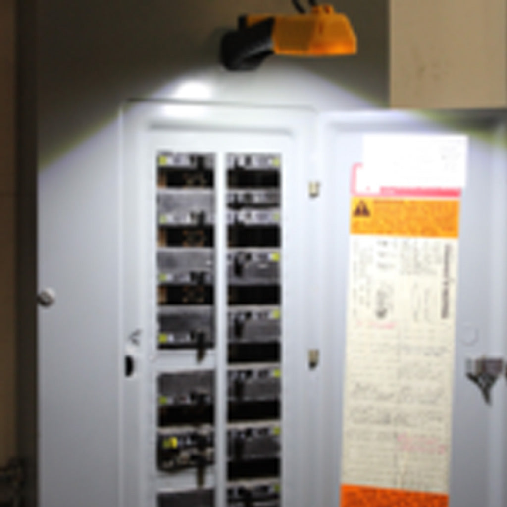 LINTERNA DE TRABAJO CAT CT3610 250 LM