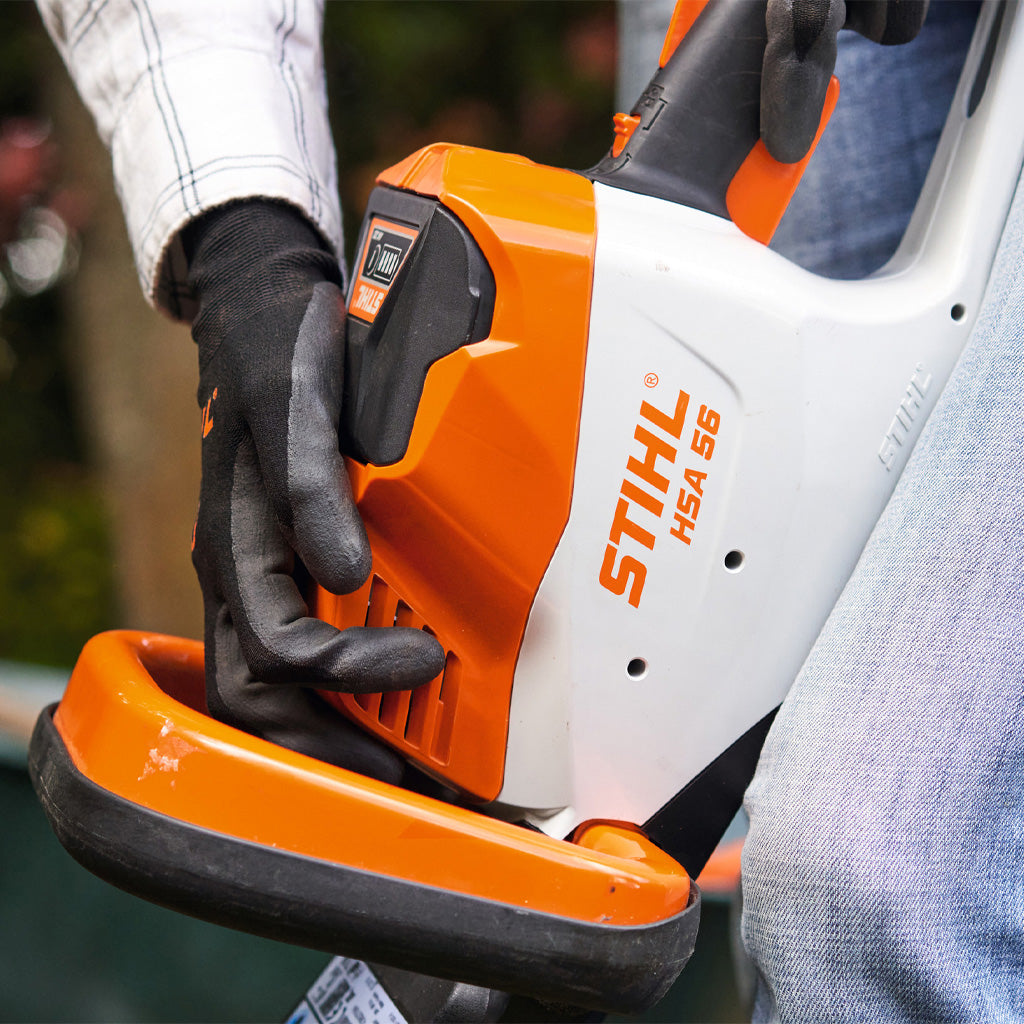 CORTA SETOS A BATERÍA STIHL HSA 56 S/ BATERÍA