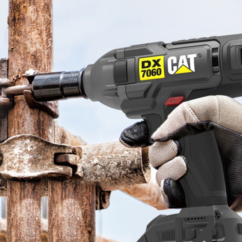 LLAVE DE IMPACTO CAT 18V, 1/2" 350NM 3 VELOCIDADES CON CARGADOR Y BATERIA DX7060
